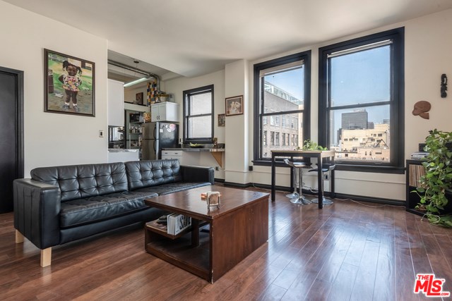 Live/Work Lofts In The LA Fashion District Have Industrial Style With ...